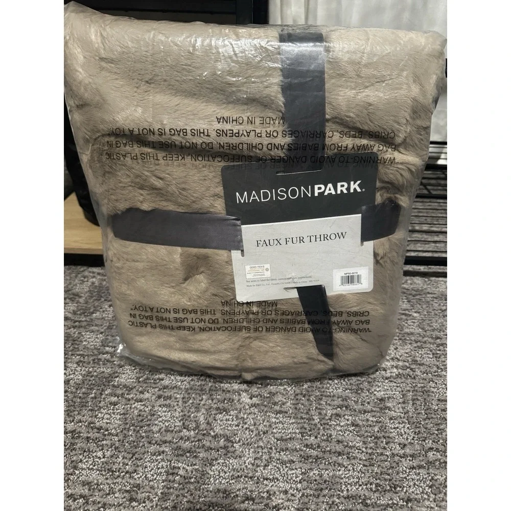 Madison Parker Faux Fur Throw Blanket Premium‎ (Reversible)- Tan/Beige 50x60 NWT